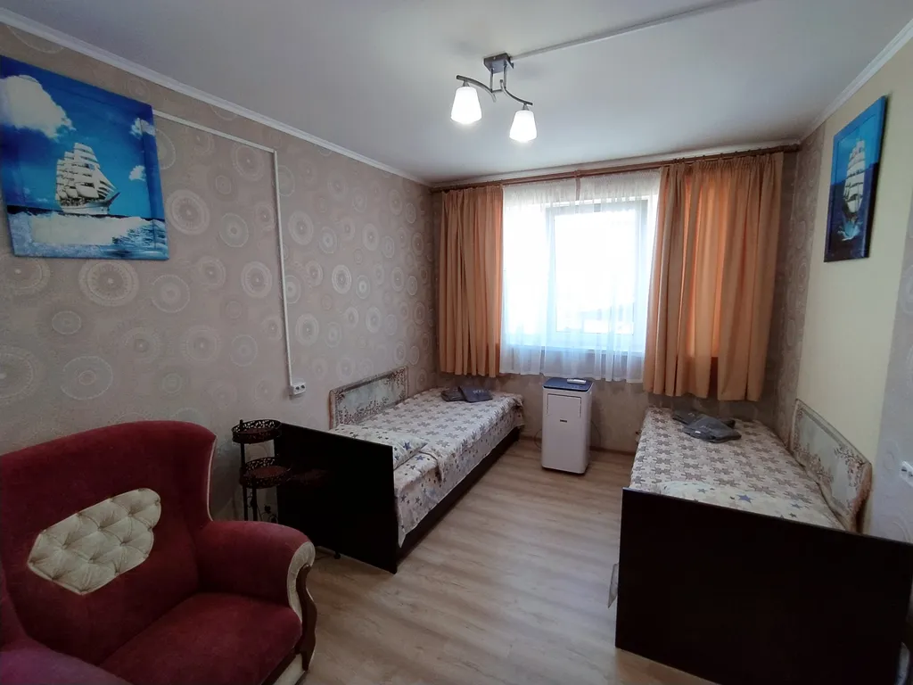 Двухэтажный трёхкомнатный дом Крым с кухней и двором под ключ