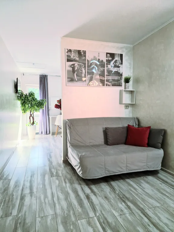 Квартира Квартира Просторная студия с балконом на тихой улице — Геленджик