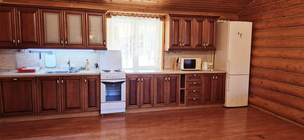 Дом у пруда