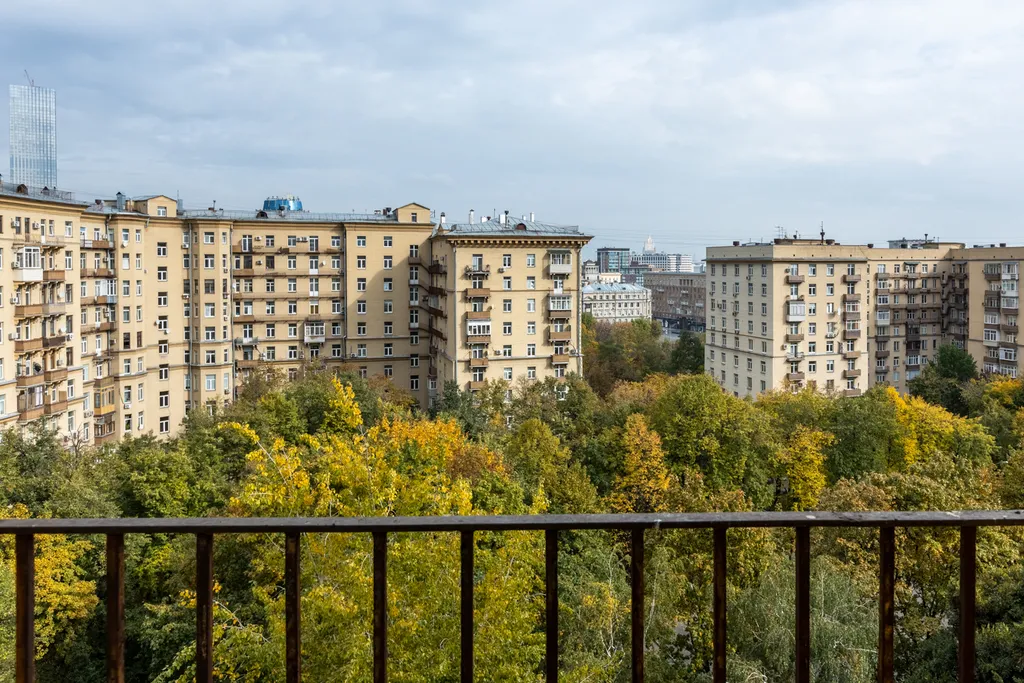 Квартира Современная трёхкомнатная квартира в сталинском доме у Москва-сити — Москва