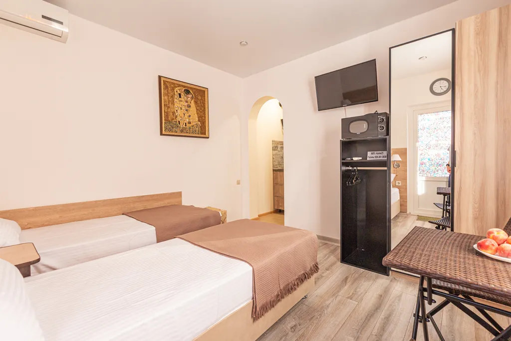 Квартира Квартира Студия с кухней, террасой, жаровней, барбекю, водопадом 20м2 — Геленджик