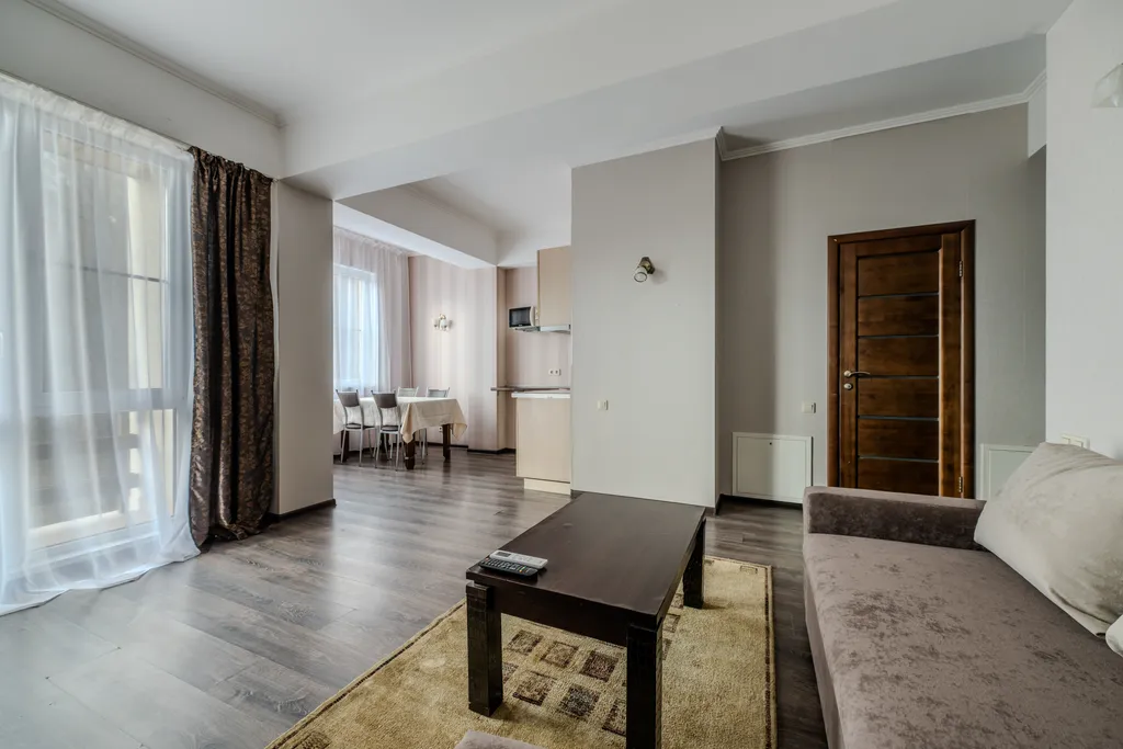 Видовые апартаменты, панорамные окна в гостиной ваши