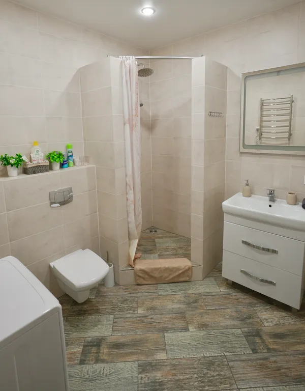 Большая квартира напротив подъемника