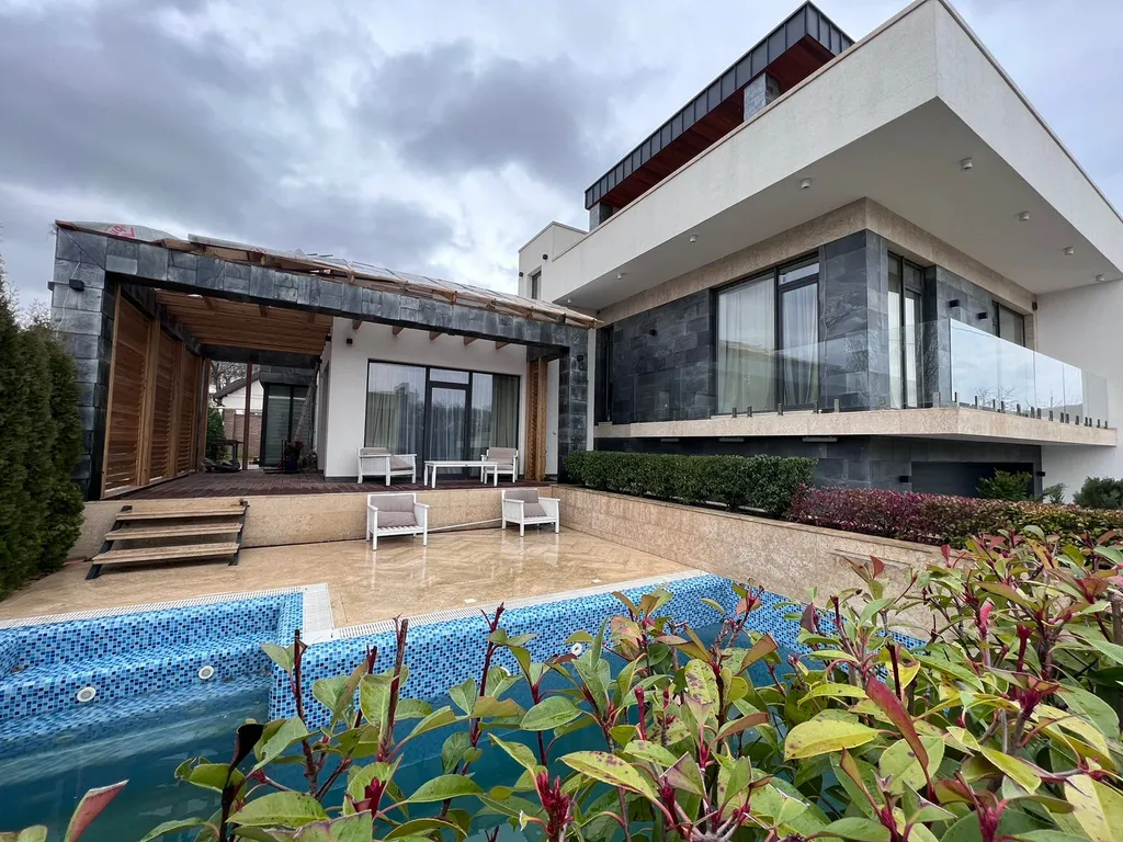 Вилла с бассейном среди виноградников Балаклавы