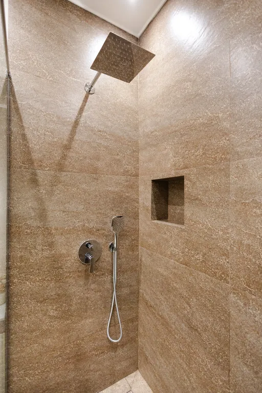 Современная квартира с двумя спальнями и новым ремонтом в центре