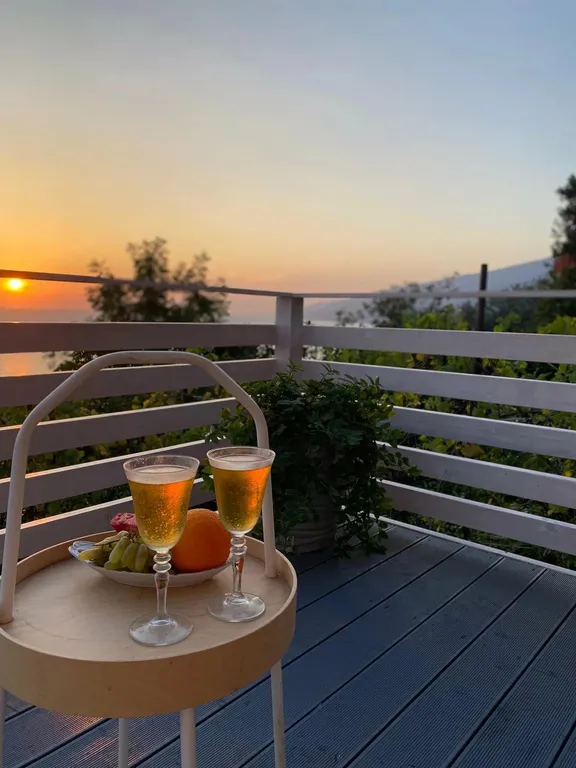 Коттедж Четырёхместный номер с видом на море — Гагра