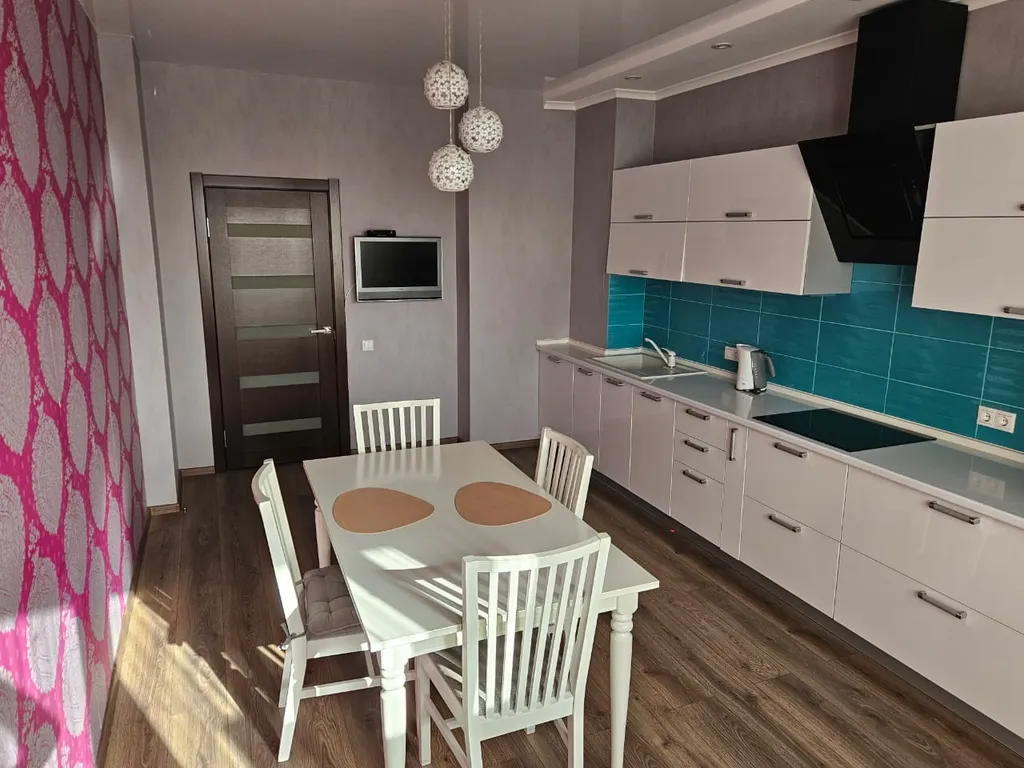 Просторная квартира возле Кубанской набережной