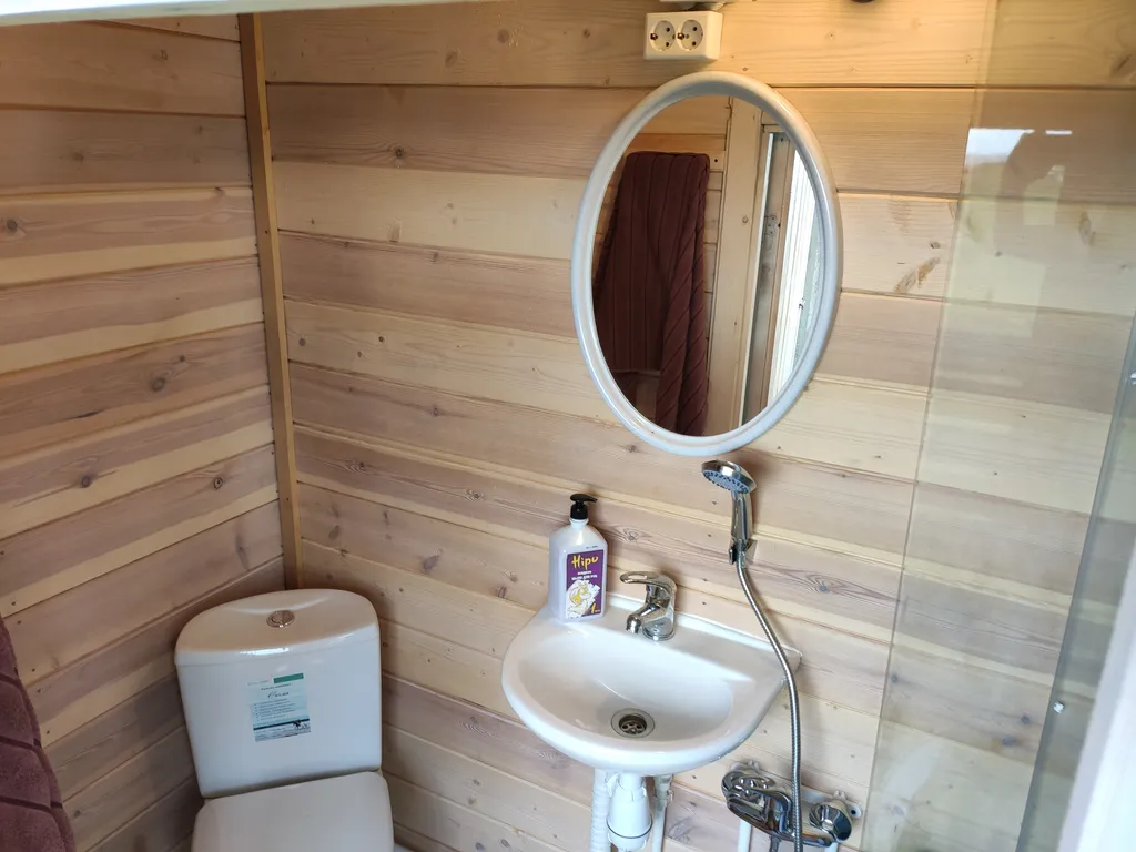 Домик с терассой на берегу Ильменского озера