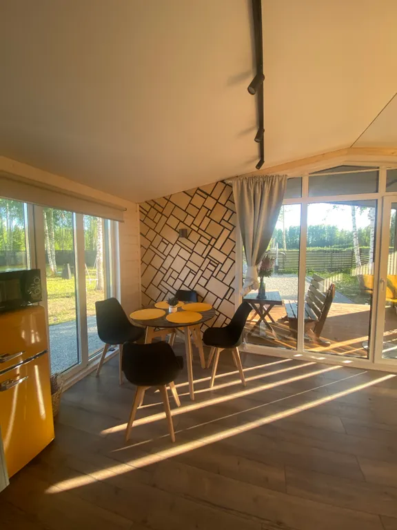 Домик в березах с баней