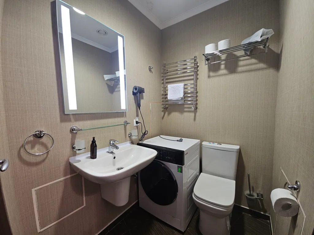 Апартаменты комфорт+ с 2 спальнями, балконом и с видом на горы и ярмарку