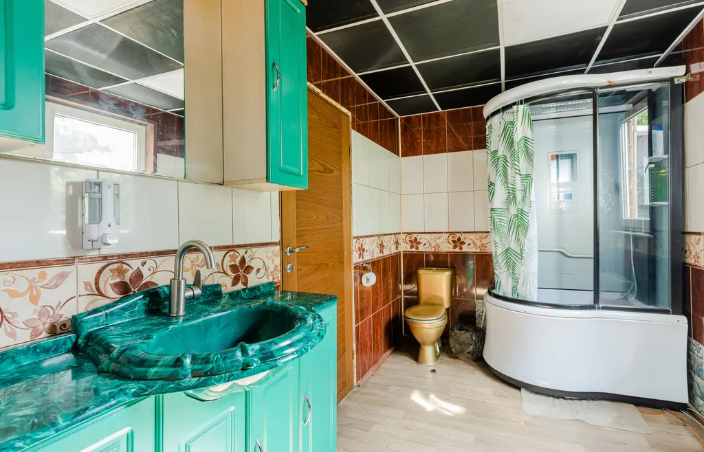 Коттедж с бассейном, баней и 5 спальнями