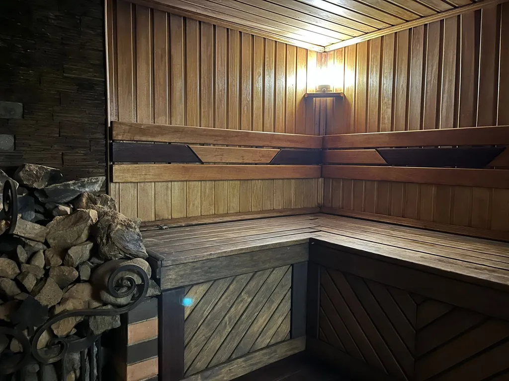 Коттедж с баней и чаном у озера