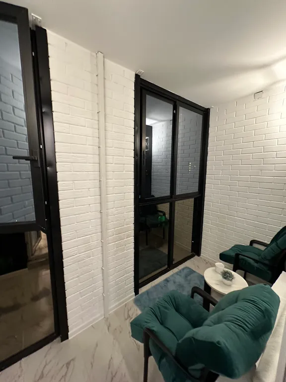 Студия с панорамным балконом