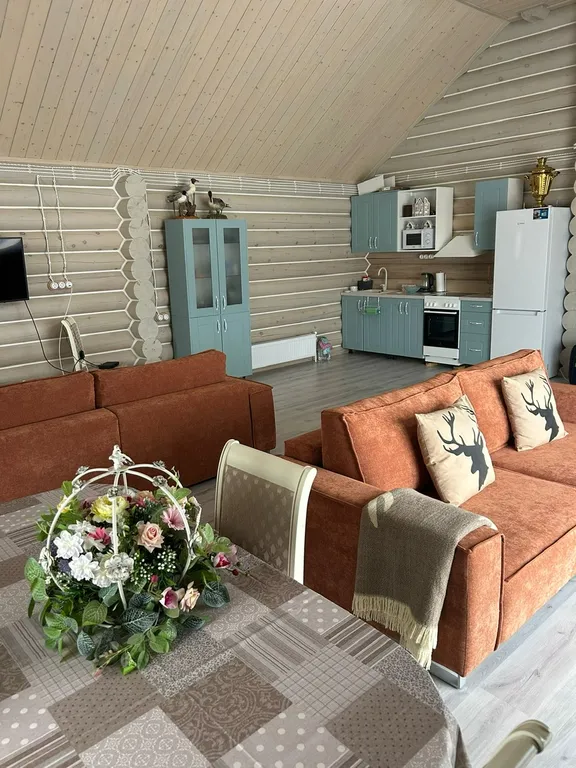 Уютный дом из кедра на берегу реки Волга