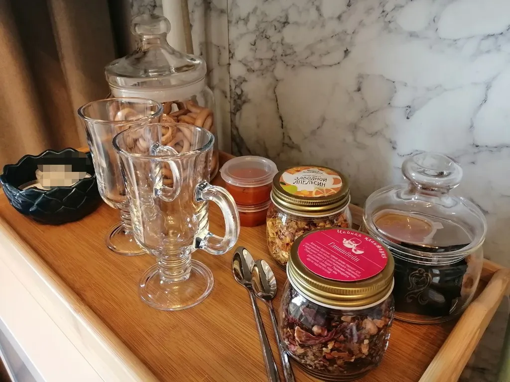 Студия с видом на город