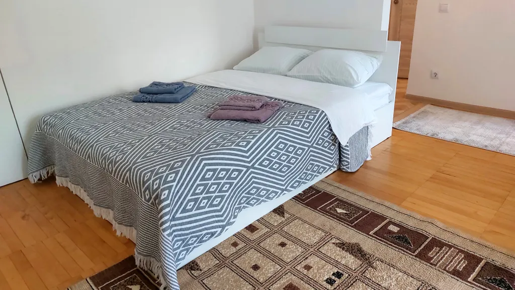 Уютная квартира около набережной в центре города "Как дома"