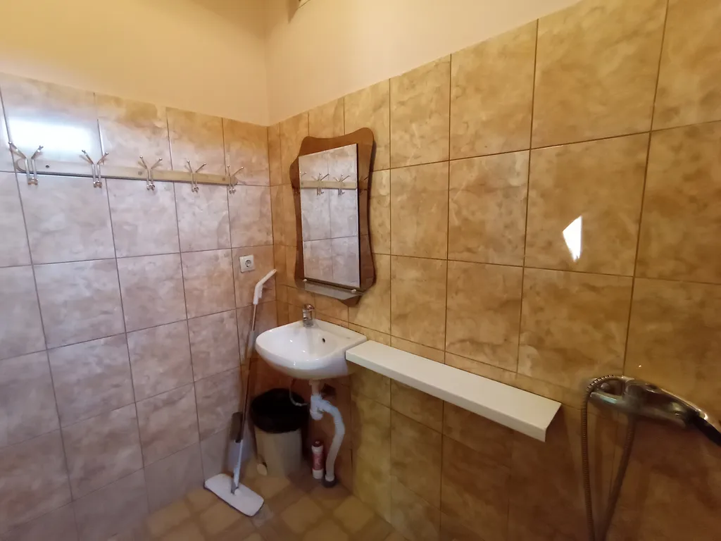 Коттедж в саду у Веры