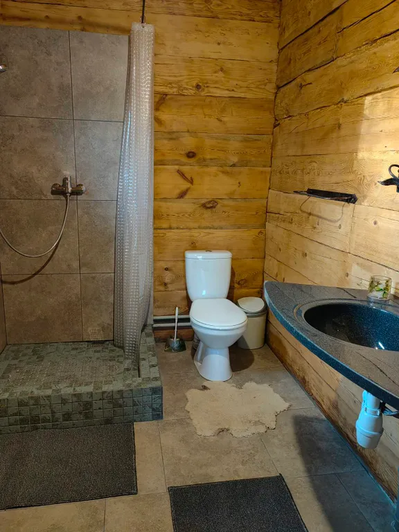 Солнечный домик в беловежской пуще без соседства, баня, озера, экскурсии