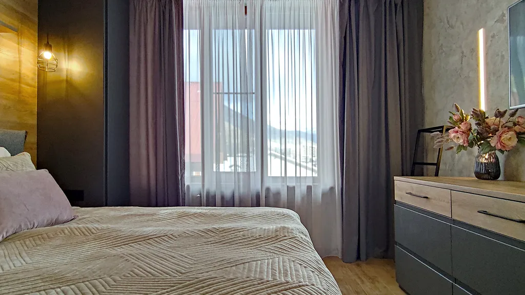 Современный красивый апартамент со спальней. Панорама на горы. Центр.