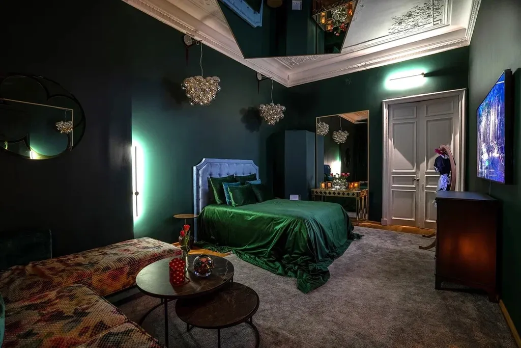 Квартира Квартира Emerald room -великолепный номер с зеркалами на стенах и на потолке — Санкт-Петербург