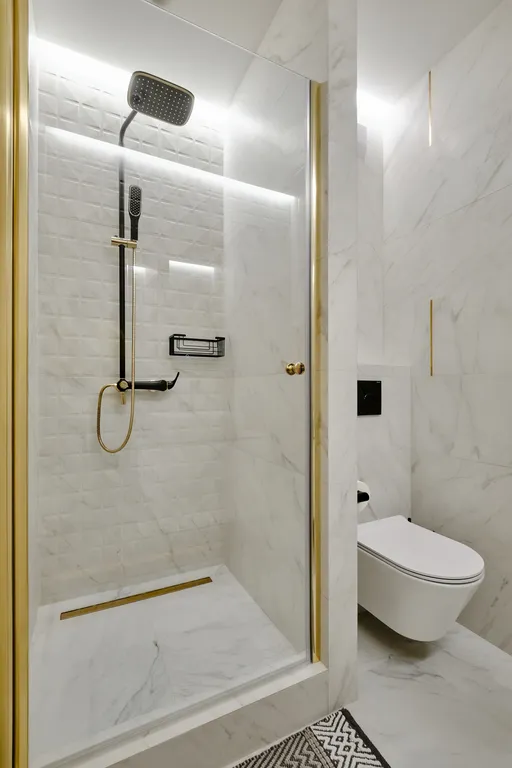 Квартира с дизайнерским ремонтом и видом на горы на побережье