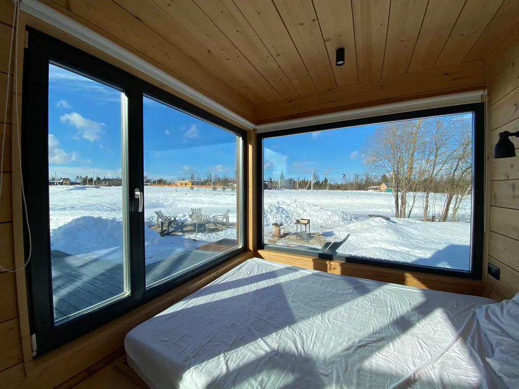 Мини дом с панорамными окнами