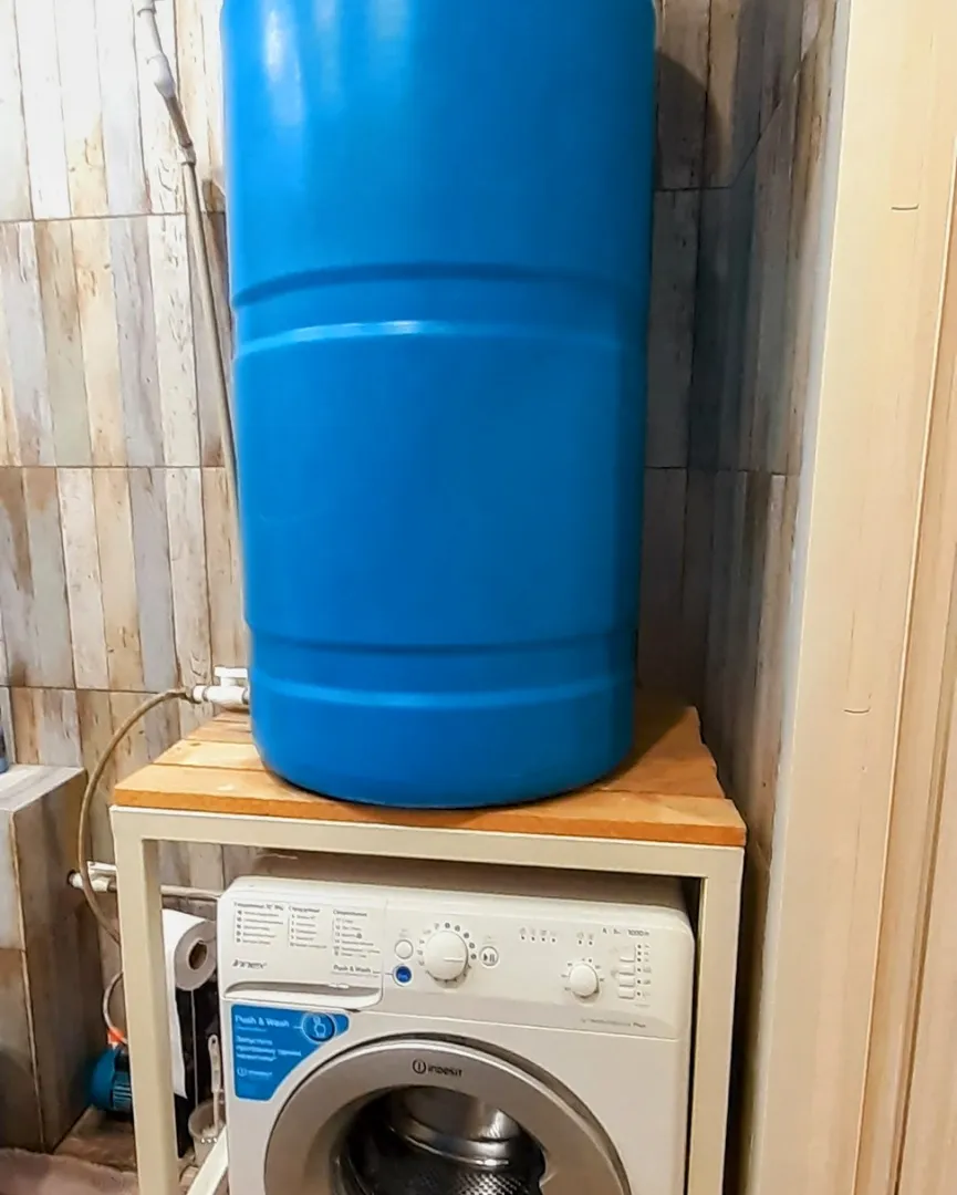 Накопительный бак. Вода есть всегда.