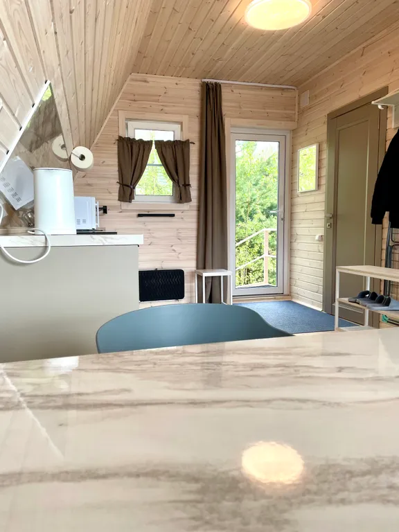 Дом-шалаш для семейной пары