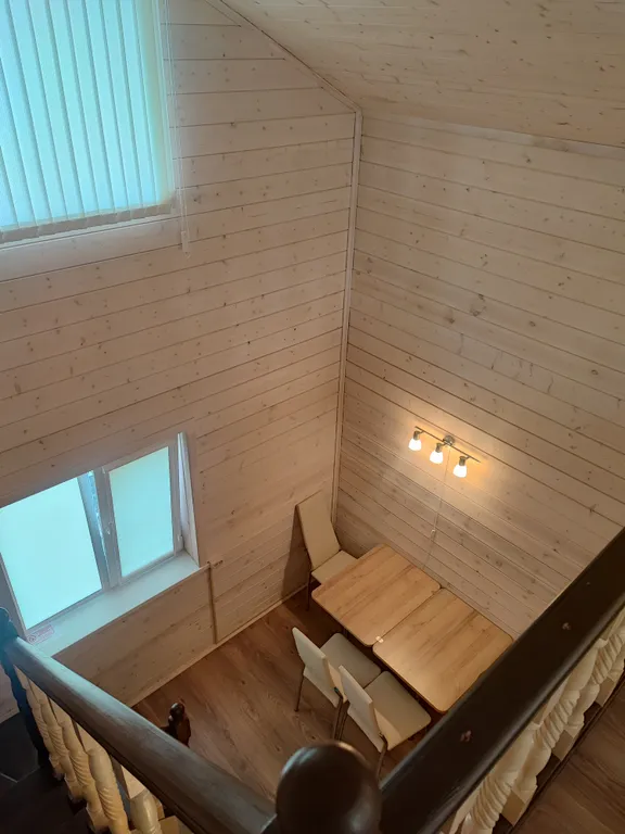 Просторный деревянный коттедж, половина дома 2 этажа 4п