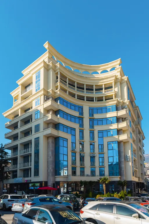 Стильные Апартаменты в центре Ялты «Yalta Plaza Holidays» 100м до Моря