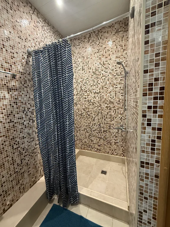 Большая студия с парковкой и местом для отдыха на территории