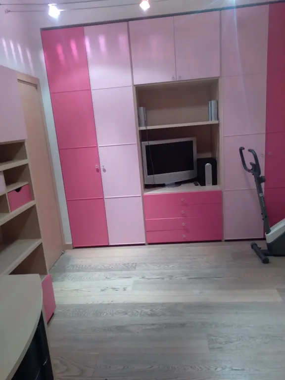 Прекрасная, уютная комната в кирпичной сталинке