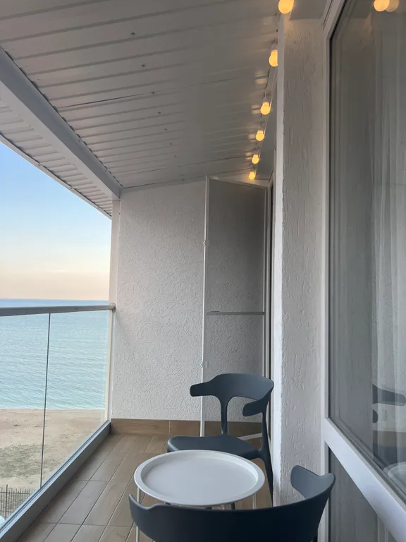 Евро-двушка на берегу моря