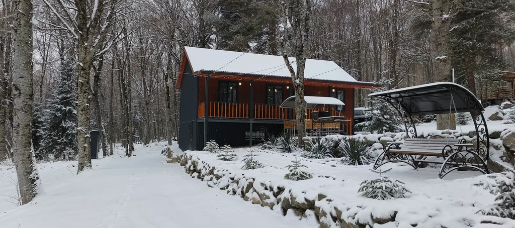 Коттедж с видом на горы (3 спальни)