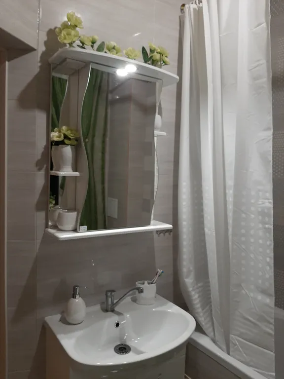 Дом с беседкой