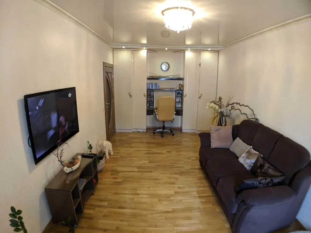 Дизайнерская двухуровневая 3-комнатная квартира с сауной и каминным залом