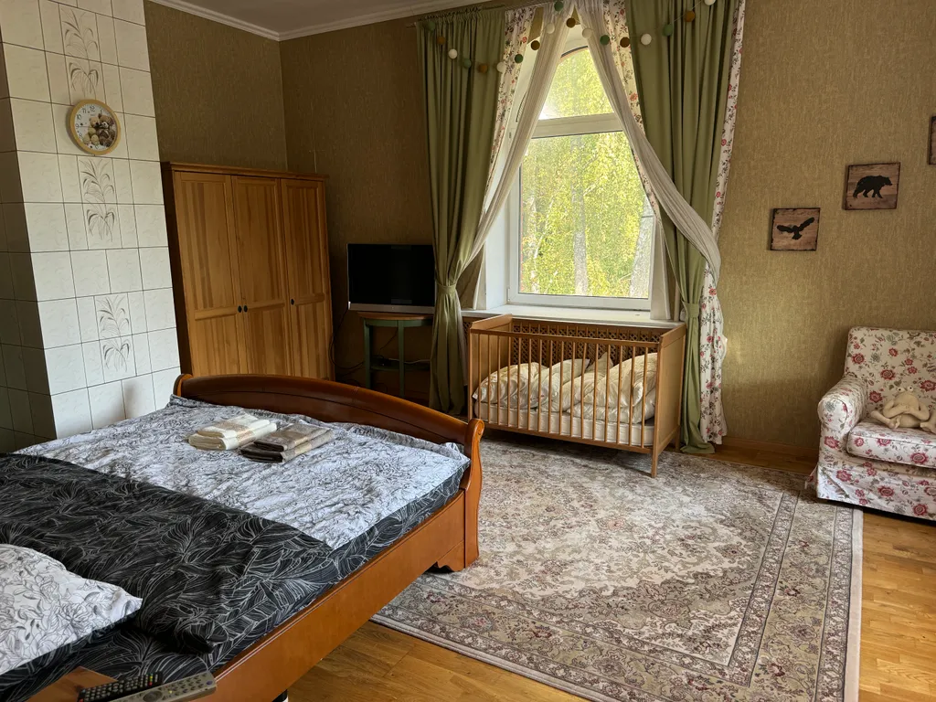 Дом с бассейном, сауной, возле леса для семейного отдыха