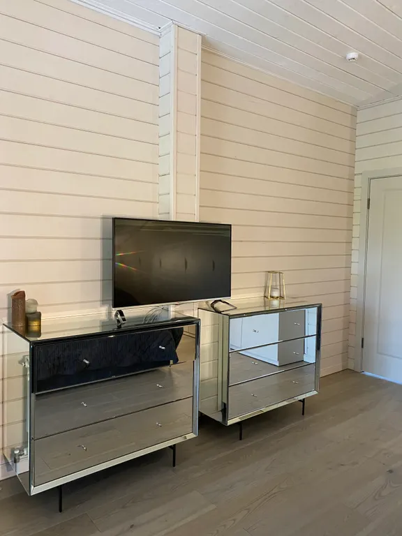 Загородный дом у леса с собственным прудом