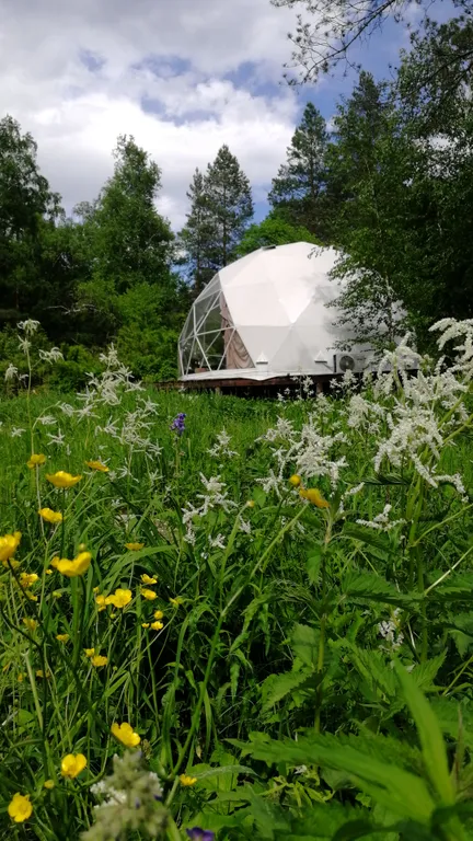 Шатер купольный в горах