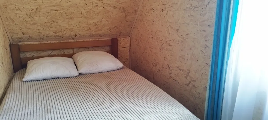 Романтик у реки