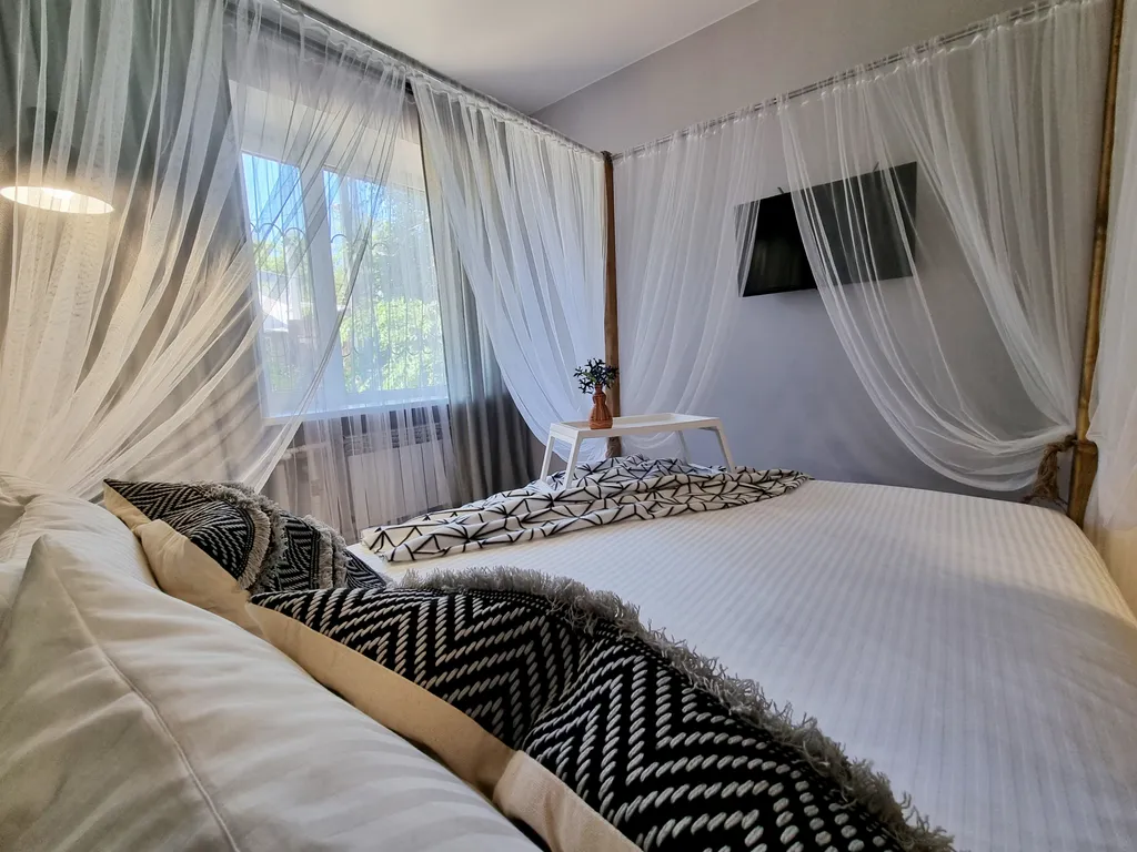 Большая 2-комнатная квартира в центре города с зонами для  фотографий