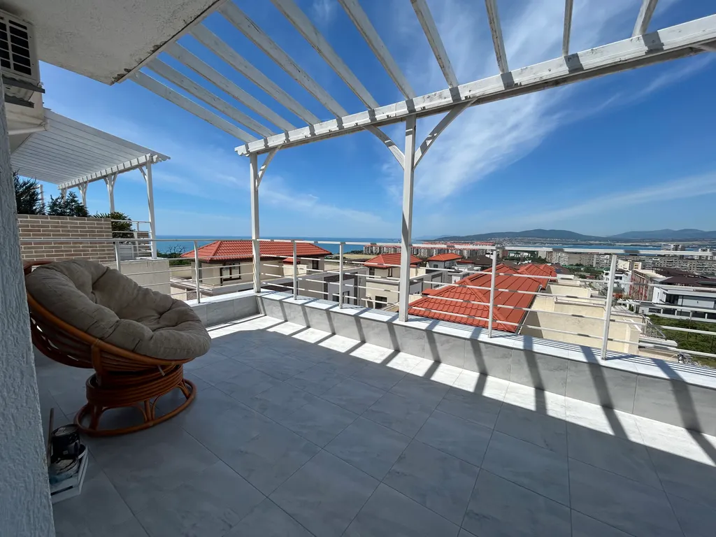 Уютный дом с шикарным видом на море и горы