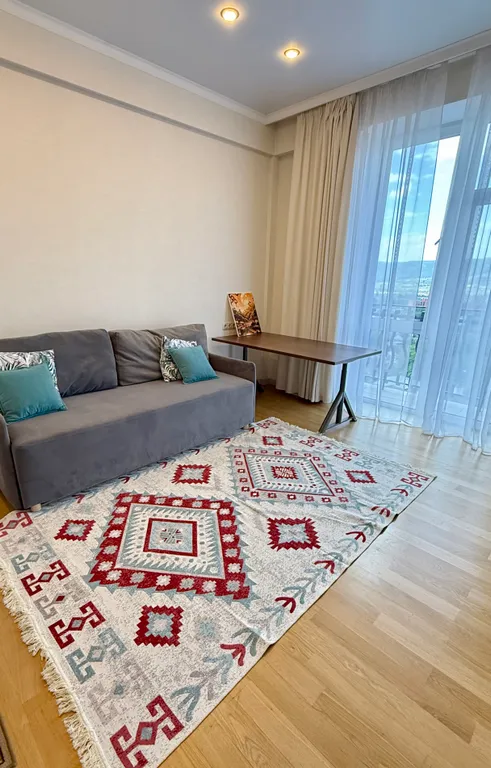 Просторный апартамент с видом на комсомольский парк рядом с озером