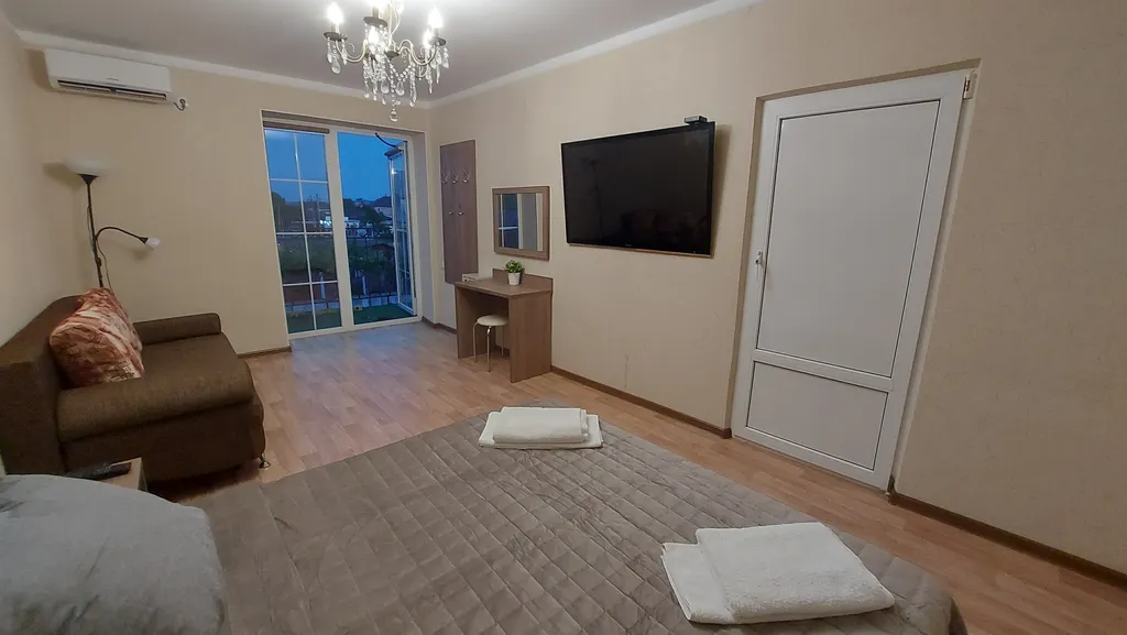 Квартира Квартира Люкс двухкомнатный с кухней — Кучугуры