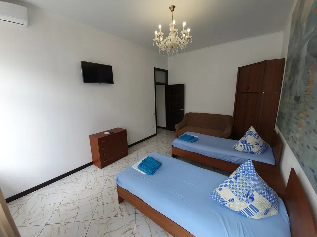 Домик с чудным зелёным двориком