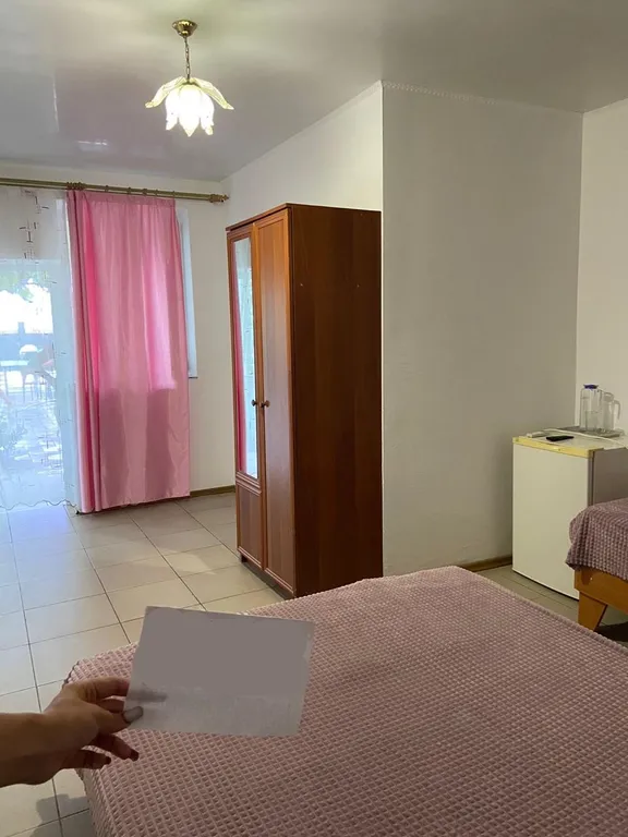 Трехместный номер с 2 отдельными кроватями