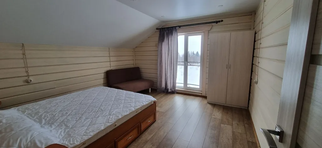 Дом по соседству с вотчиной Деда мороза