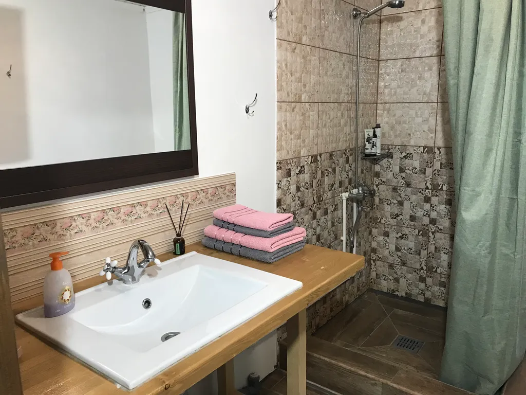 Загородный дом в лесу вблизи залива