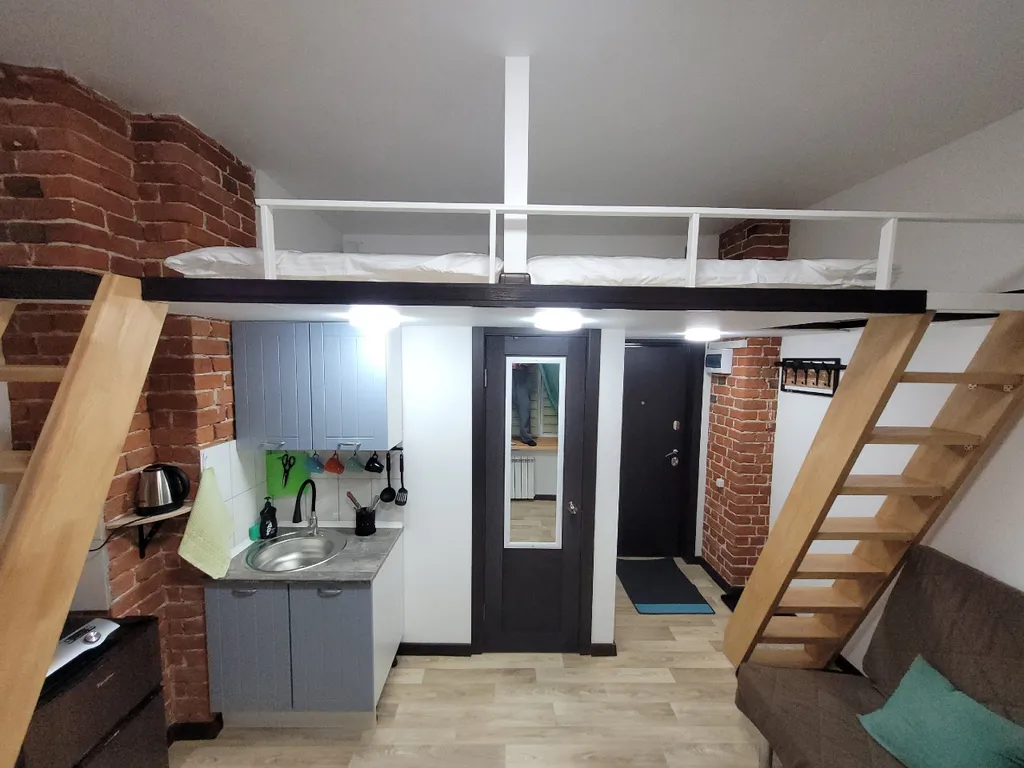 Лофт-8 зелёная, клёвая двухуровневая студия в центре