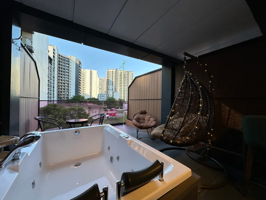 Апартамент с джакузи и большой верандой у моря